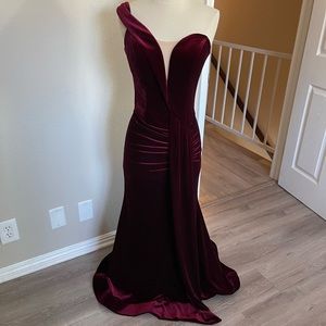 Elegant One Shoulder Burgundy Dress